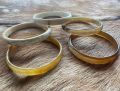 Armband buffelhoorn, blonde tintjes. Breedte 1cm, Glans finish. S t/m L Licht in gewicht.