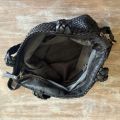 Gewassen leren, gevlochten tas. Zwart. 35 x h 27.5 x 9.5 cm.