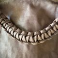 Gewassen leren tas met gevlochten hengsel. Taupe. 35 x h 20 x 12 cm.