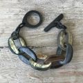 Stoere buffelhoorn schakelarmband, matte finish. Zeer licht in gewicht.