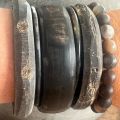 Matte, stoere buffelhoorn armband. Breedte 2cm. Verschillende tintjes.