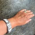 Matte, stoere buffelhoorn armband. Breedte 2cm. Verschillende tintjes.