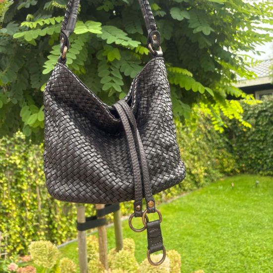 Gewassen leren, gevlochten tas. Zwart. 30 x h 22 x 14 cm