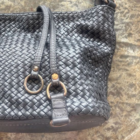 Gewassen leren, gevlochten tas. Zwart. 30 x h 22 x 14 cm
