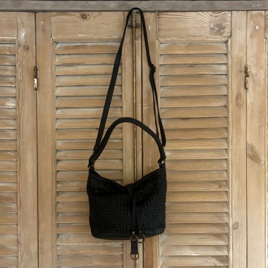 Gewassen leren, gevlochten tas. Zwart. 30 x h 22 x 14 cm