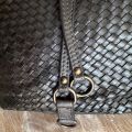 Gewassen leren, gevlochten tas. Zwart. 30 x h 22 x 14 cm