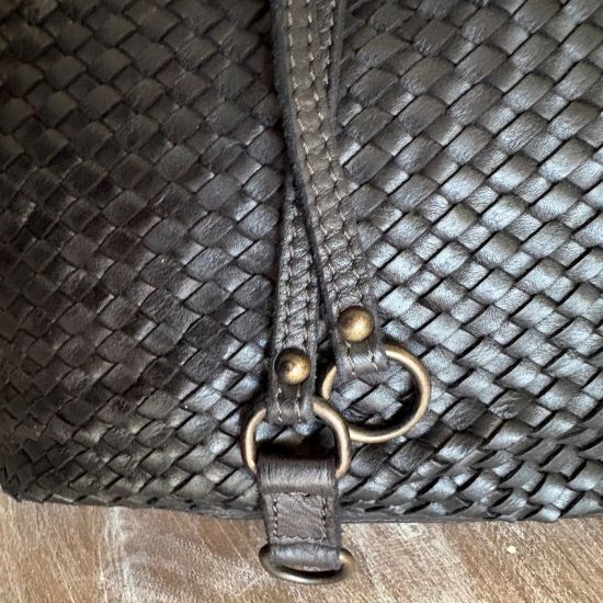 Gewassen leren, gevlochten tas. Zwart. 30 x h 22 x 14 cm