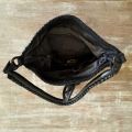 Gewassen leren, gevlochten tas. Zwart. 30 x h 22 x 14 cm