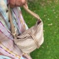 Gewassen leren, gevlochten tas. Beige. 30 x h 22 x 14 cm