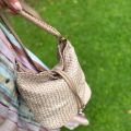 Gewassen leren, gevlochten tas. Beige. 30 x h 22 x 14 cm