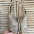 Gewassen leren, gevlochten tas. Beige. 30 x h 22 x 14 cm