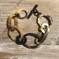 Mooie handgemaakte schakelarmband buffelhoorn, 24cmx3.8cm, matte finish.. Licht in gewicht.