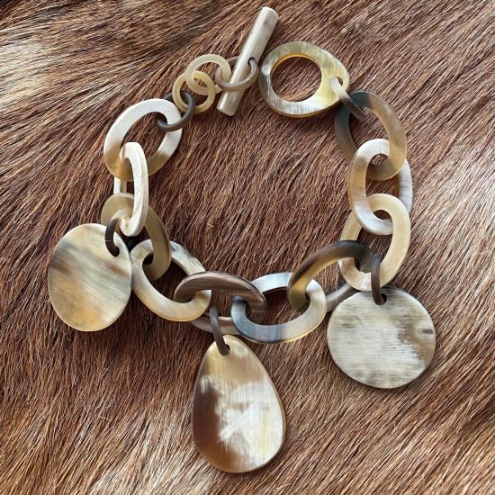 Buffelhoorn bedelarmband geschakeld. Lichtgewicht. Matte finish