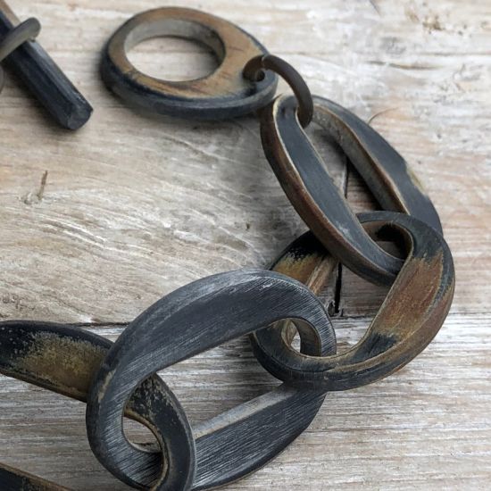 Handgemaakte, gebrande schakelarmband buffelhoorn. Matte finish. Lichtgewicht.