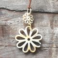 Mooie handgemaakte bloemvormige hanger buffelhoorn. Glans finish, lichtgewicht.