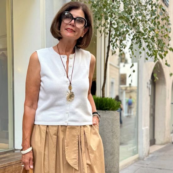 Mooie handgemaakte bloemvormige hanger buffelhoorn. Glans finish, lichtgewicht.