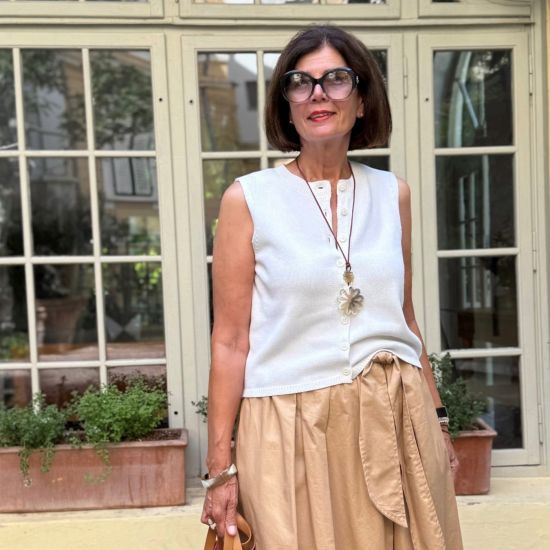 Mooie handgemaakte bloemvormige hanger buffelhoorn. Glans finish, lichtgewicht.