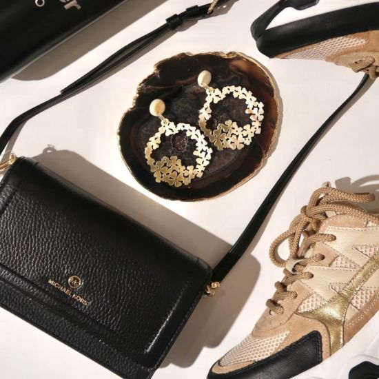 Buffelhoorn bloemenoorbellen 7.5 x 5.2 cm, lichte gevarieerde kleurtjes. Glans finish