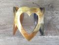 Hartenarmband buffelhoorn breed 6.5cm, binnenmaat 6.0-6.5cm, hoog glans afwerking. Licht in gewicht.