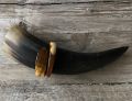Stoere, sierlijke armband. Breedte 1.5 tot +/- 4cm. Glans finish, superlicht.