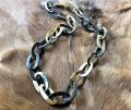 Stoere handgemaakte schakelketting buffelhoorn. Matte finish, lichtgewicht. Lengte 116cm