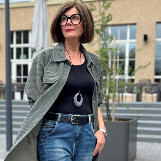 Stoere handgemaakte hanger buffelhoorn. Mat grijze finish, lichtgewicht.  7.0cm. superlicht.