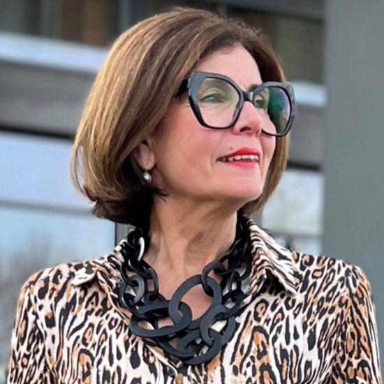 Prachtig handgemaakt collier, buffelhoorn. Zwart, matte finish, lichtgewicht. Lengte 55 cm