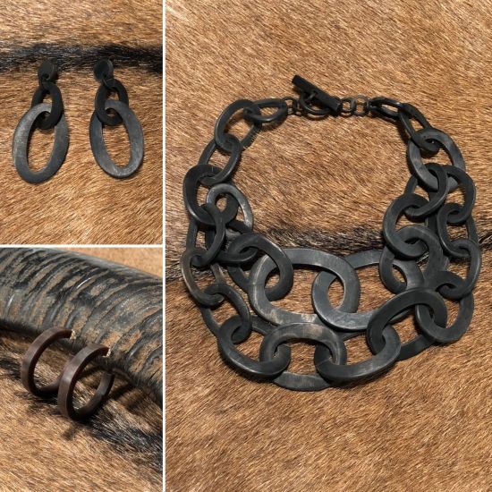 Prachtig handgemaakt collier, buffelhoorn. Zwart, matte finish, lichtgewicht. Lengte 55 cm