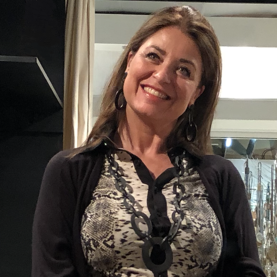 Stoere handgemaakte ketting buffelhoorn. Zwart, matte finish, lichtgewicht. Lengte 101cm.