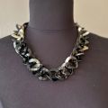 Mooi handgemaakt buffelhoorn schakelcollier. Donkere tinten. Glans finish. Lichtgewicht. 60cm
