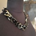 Mooi handgemaakt buffelhoorn schakelcollier. Donkere tinten. Glans finish. Lichtgewicht. 60cm