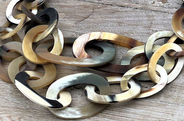 Handgemaakt, geborsteld collier